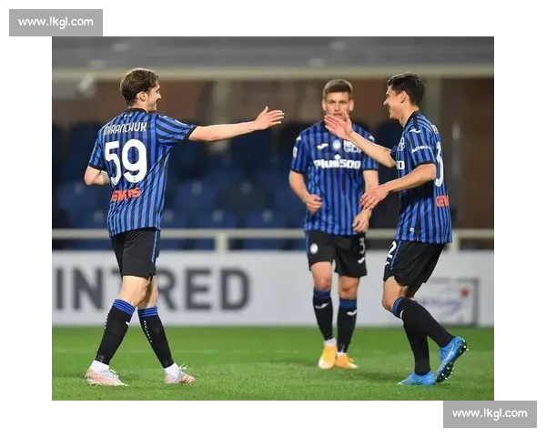 聚焦全球足球赛事直播解析赛场风云与精彩瞬间全程呈现激情对决 聚焦全球足球赛事直播解析赛场风云与精彩瞬间全程呈现激情对决