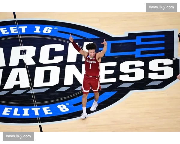 聚焦篮球直播精彩瞬间解锁赛场激情与战术博弈全视角球星表现与关键时刻 聚焦篮球直播精彩瞬间解锁赛场激情与战术博弈全视角球星表现与关键时刻